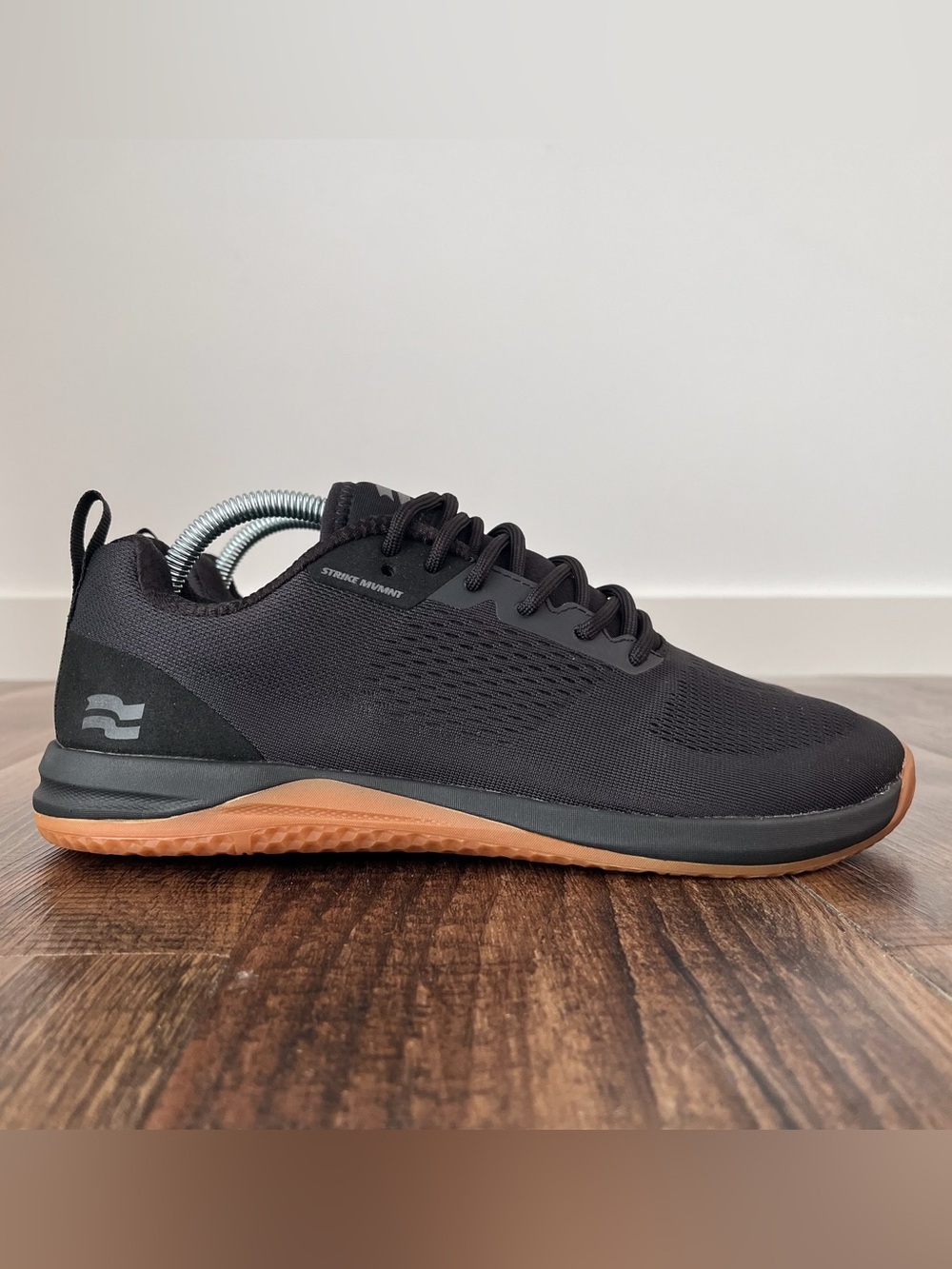 STRIKE MVMNT Haze Trainer Sneaker Shoe Mens Size 9 Womens Size 10.5 Black Gum